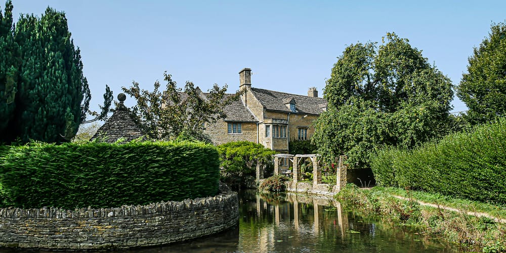 vicky-hincks-8gEpYX3AcR0-unsplash the cotswolds