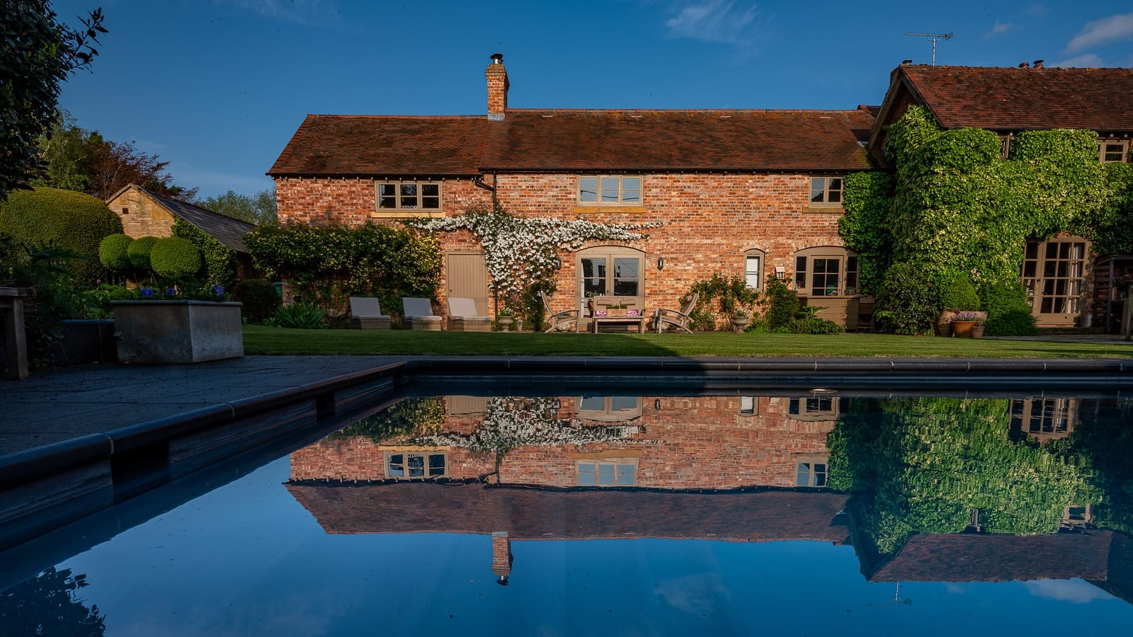 lower farm house with pool near wilderness festival